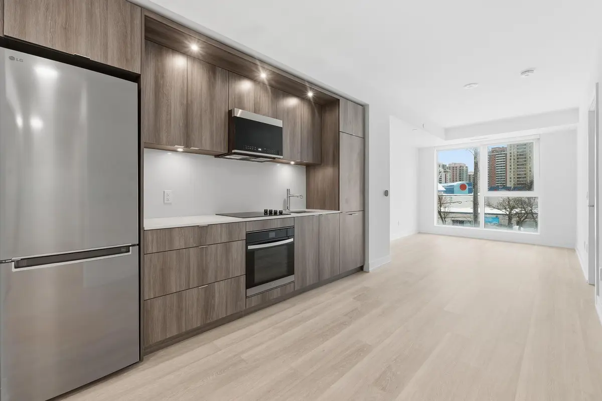 25 Cordova AVE #313, Toronto W08, ON M9A 0E5