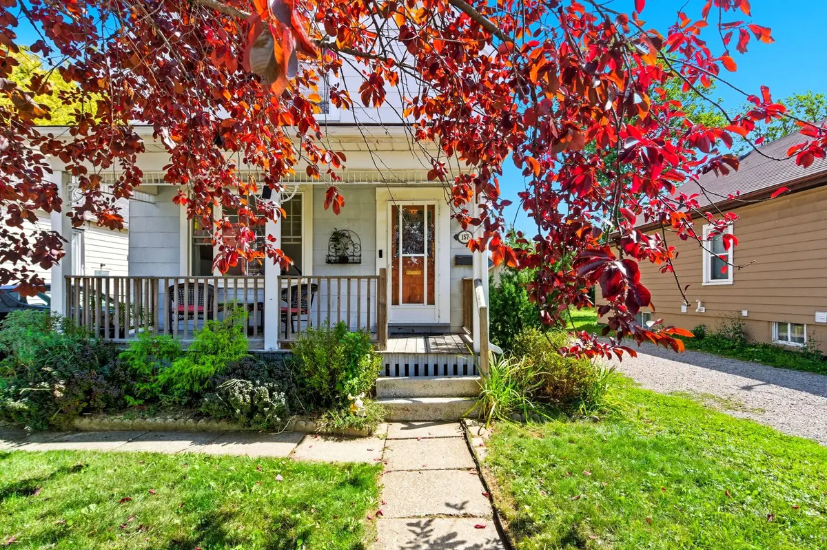 157 East 5th ST, Hamilton, ON L9A 2Z7