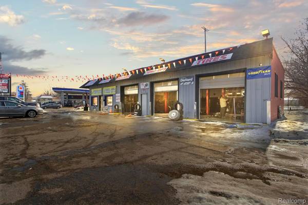 3860 Davison RD, Flint, MI 48506