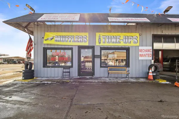 3860 Davison RD, Flint, MI 48506