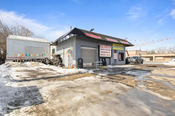 3860 Davison RD, Flint, MI 48506