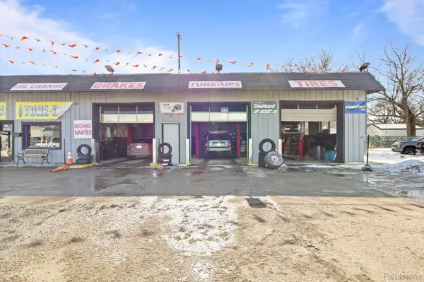 3860 Davison RD, Flint, MI 48506