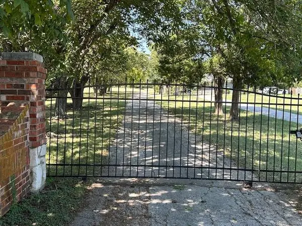 1403 N Cedar Hill Road, Cedar Hill, TX 75104