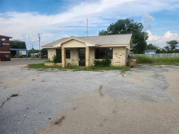 202 US Highway 69 N, Lone Oak, TX 75453