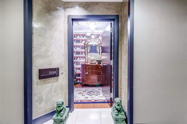 Dallas, TX 75225,5909 Luther Lane #2104