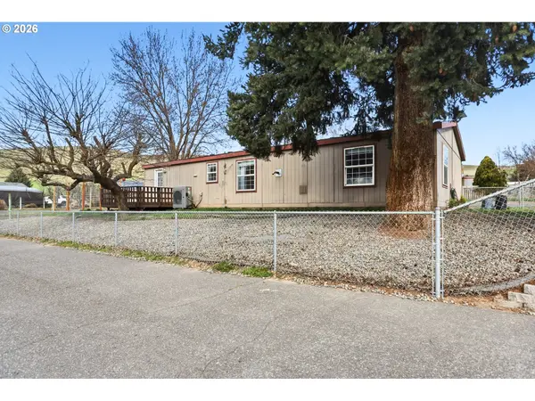 501 NW 3RD ST, Dufur, OR 97021