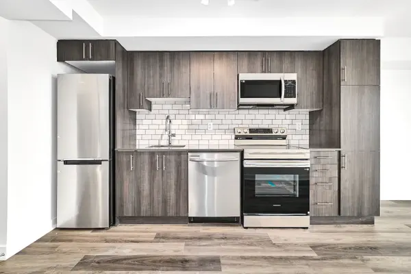 1010 Sandy Beach RD #604, Pickering, ON L1W 0C7