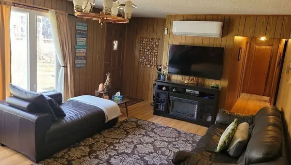 16 Fredrick AVE, Tiny, ON L0L 1P0