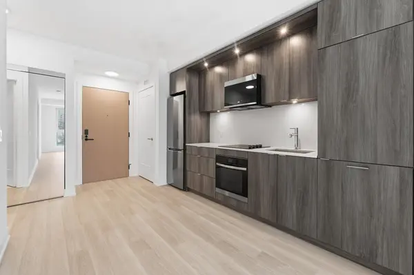 25 Cordova AVE #313, Toronto W08, ON M9A 0E5