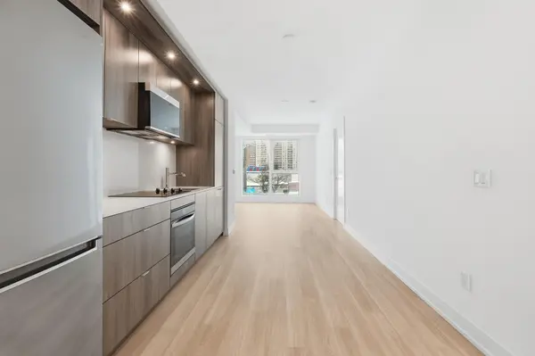 25 Cordova AVE #313, Toronto W08, ON M9A 0E5