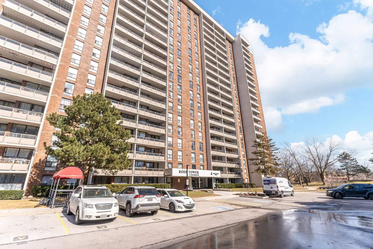 4 Kings Cross RD #202, Brampton, ON L6T 3X8