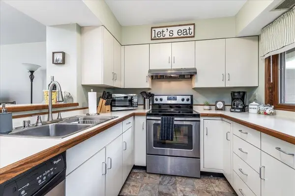 B2 Long Bay Point Drive, Galena, IL 61036