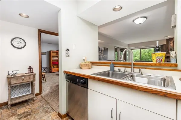 B2 Long Bay Point Drive, Galena, IL 61036