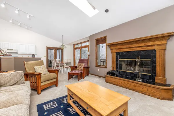 1135 N Clark Lane, Galena, IL 61036