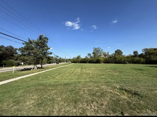 92 E Wattles RD, Troy, MI 48085