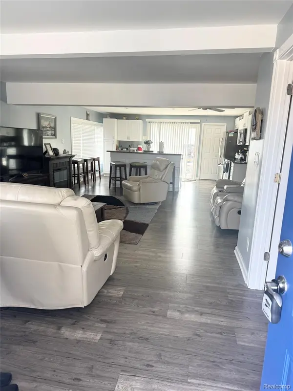 37805 Maplehill ST, Harrison Charter Township, MI 48045