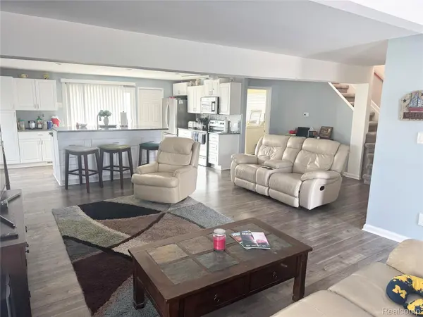 37805 Maplehill ST, Harrison Charter Township, MI 48045