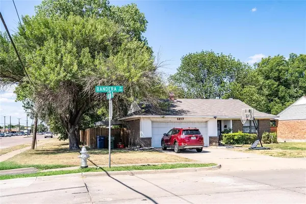 1809 Crockett Street, Garland, TX 75042