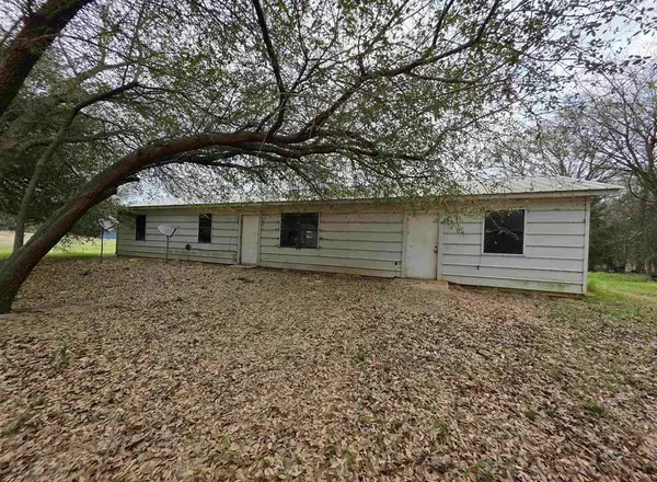 1886 Opossum Rd, Pittsburg, TX 75686