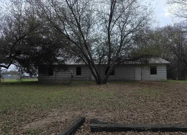1886 Opossum Rd, Pittsburg, TX 75686