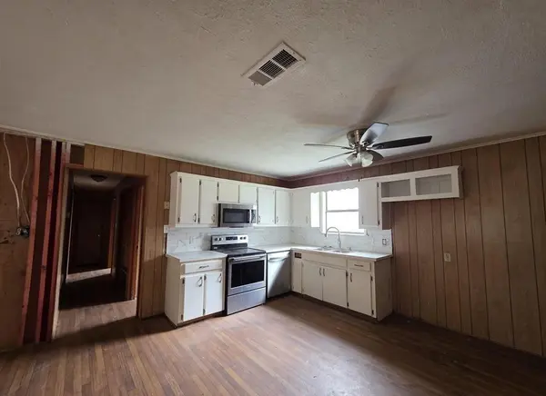 1886 Opossum Rd, Pittsburg, TX 75686