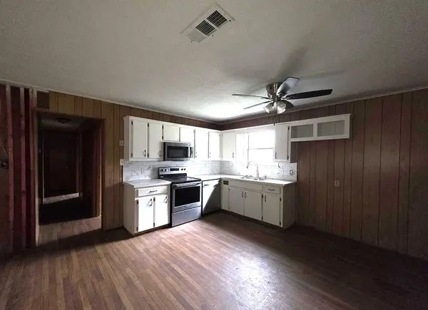 1886 Opossum Rd, Pittsburg, TX 75686