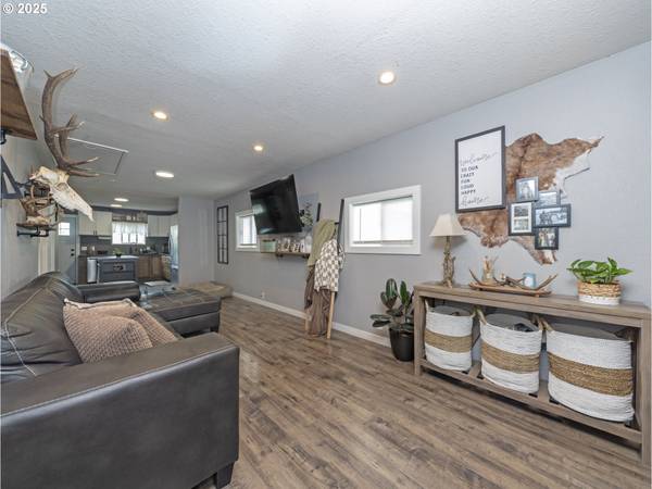 1142 CLATSOP ST, Vernonia, OR 97064