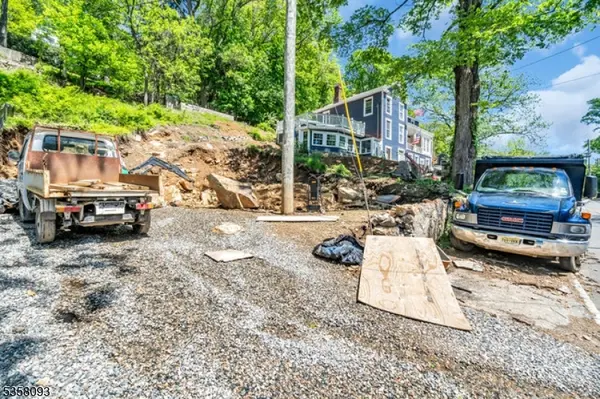 12 Sanatorium Rd, Glen Gardner Boro, NJ 08826