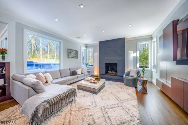 15 Olde Greenhouse Ln, Madison Boro, NJ 07940