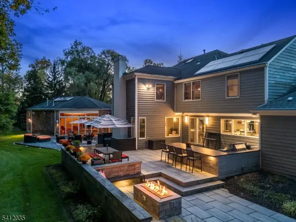 15 Olde Greenhouse Ln, Madison Boro, NJ 07940