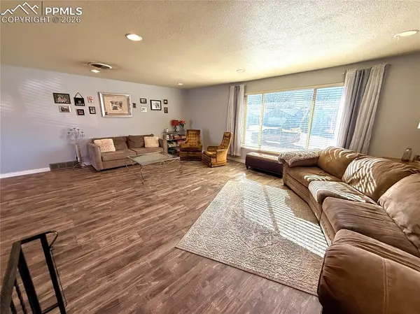 110 Encino DR, Pueblo, CO 81005
