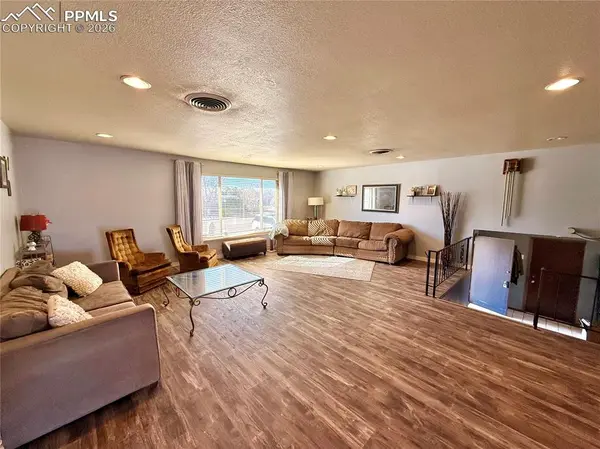 110 Encino DR, Pueblo, CO 81005