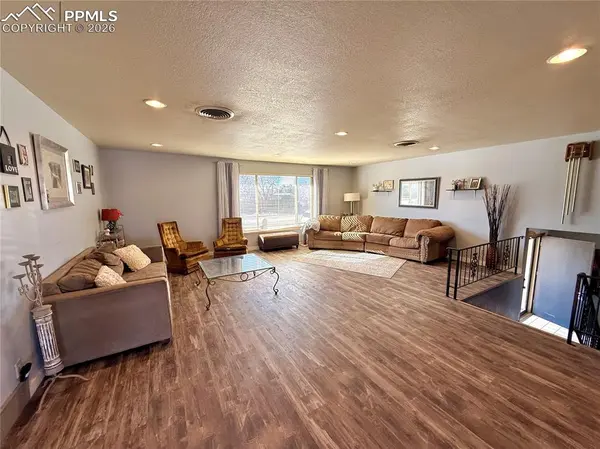 110 Encino DR, Pueblo, CO 81005
