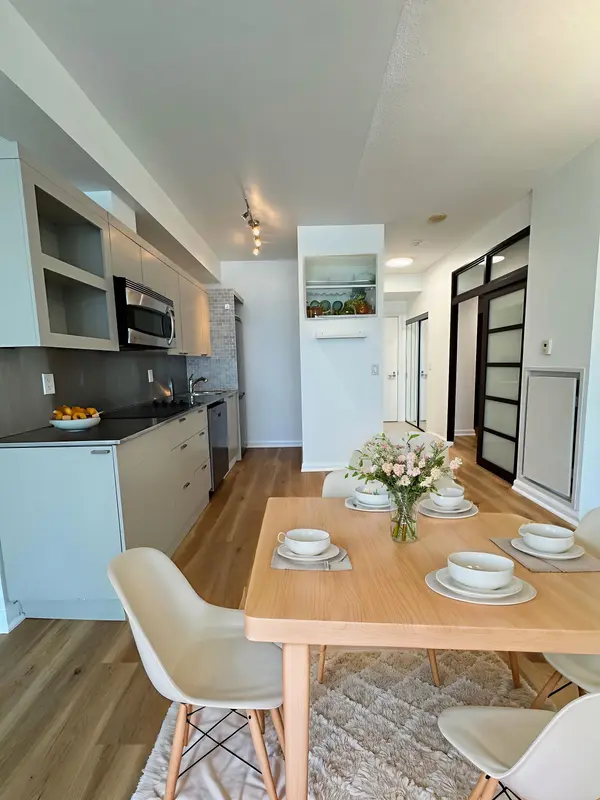 111 Elizabeth ST #1708, Toronto C01, ON M5G 1P7