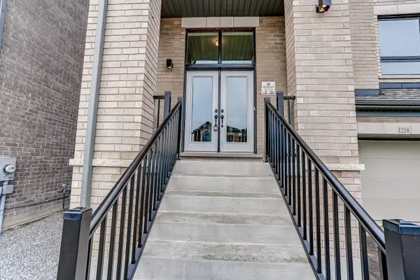 1218 Talisman MNR, Pickering, ON L1X 0R9