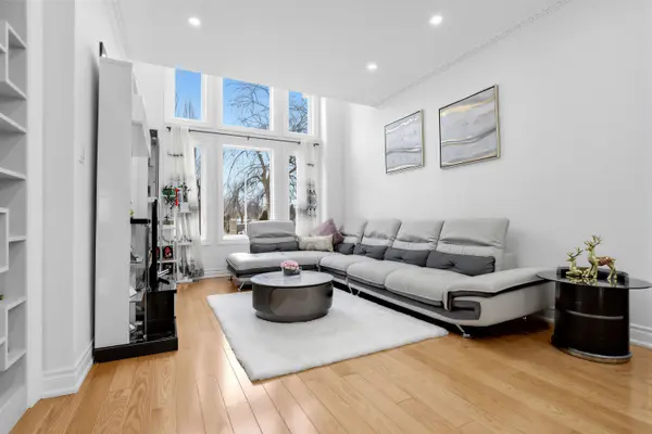 71 Plum Tree CIR, Markham, ON L6C 1V9