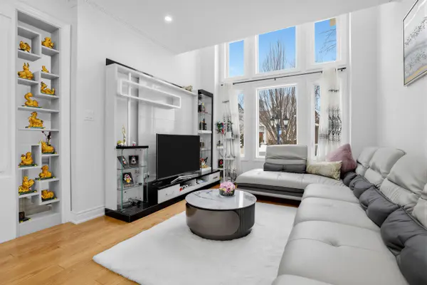 71 Plum Tree CIR, Markham, ON L6C 1V9