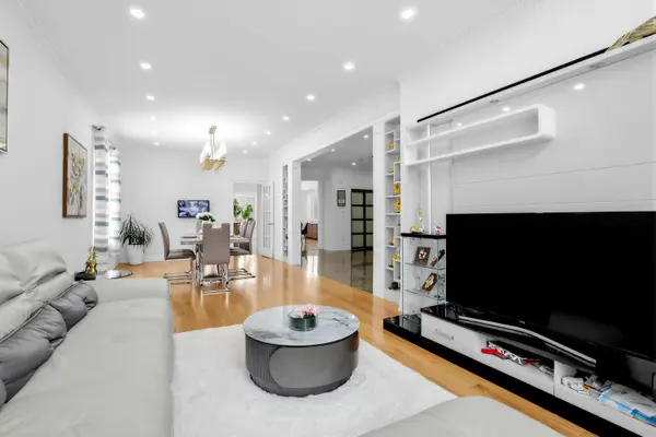 71 Plum Tree CIR, Markham, ON L6C 1V9