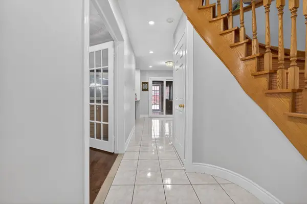 35 Kirk DR, Brampton, ON L6X 4E6