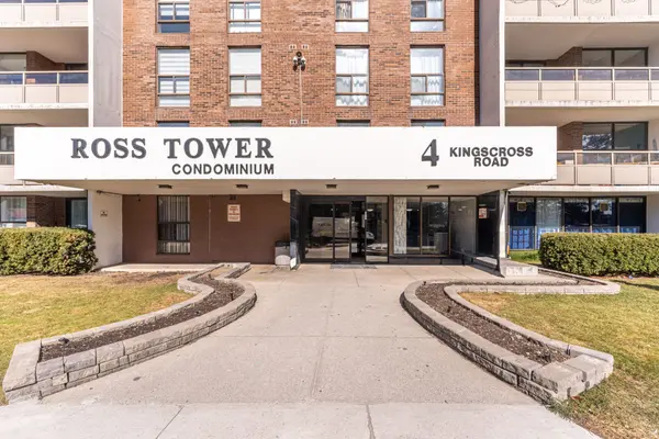 4 Kings Cross RD #202, Brampton, ON L6T 3X8