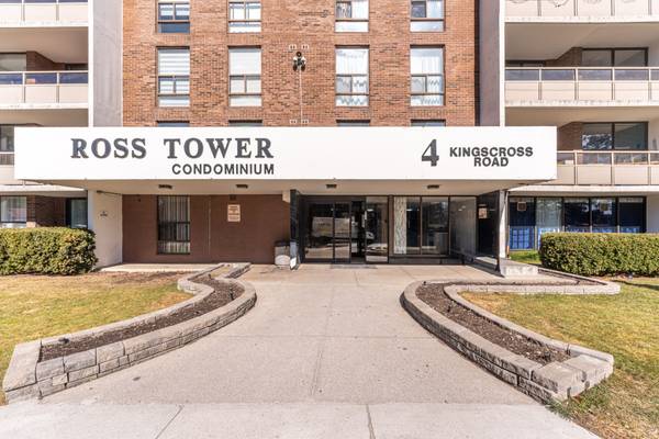 4 Kings Cross RD #202, Brampton, ON L6T 3X8
