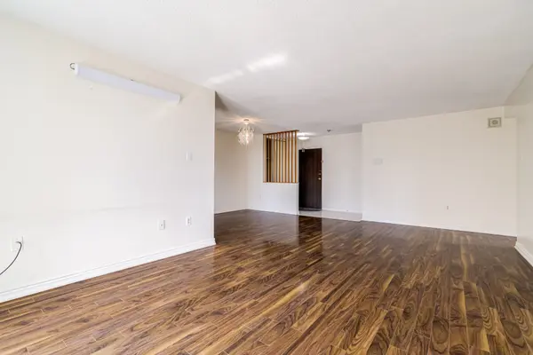 4 Kings Cross RD #202, Brampton, ON L6T 3X8