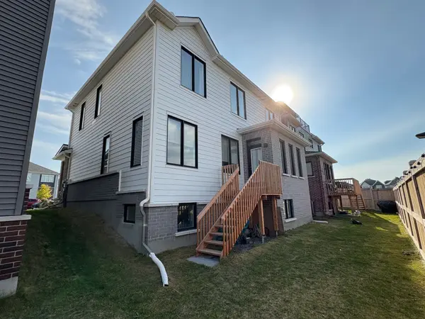 1005 Canoe ST, Barrhaven, ON K2J 7M5