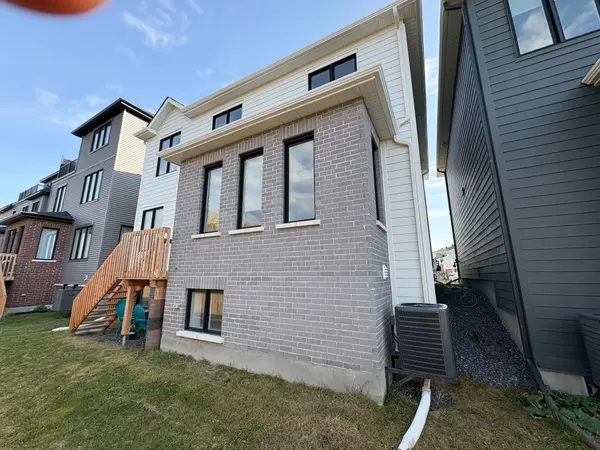 1005 Canoe ST, Barrhaven, ON K2J 7M5