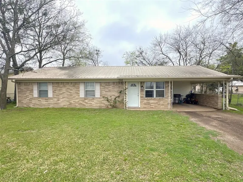 302 Sayle Street, Cumby, TX 75433