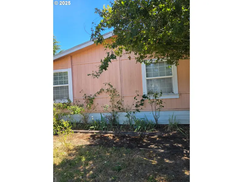 550 S STATE ST #49, Sutherlin, OR 97479