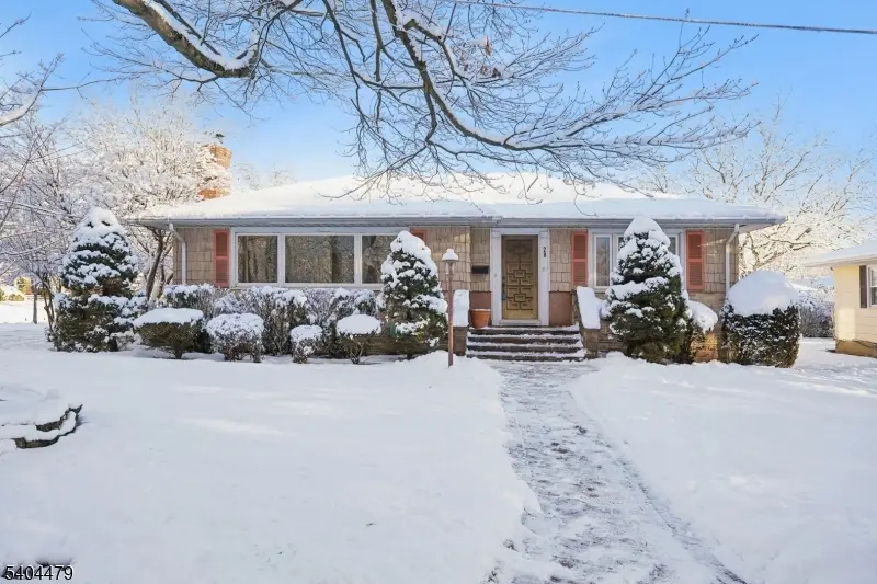 28 Shunpike Rd, Summit City, NJ 07901