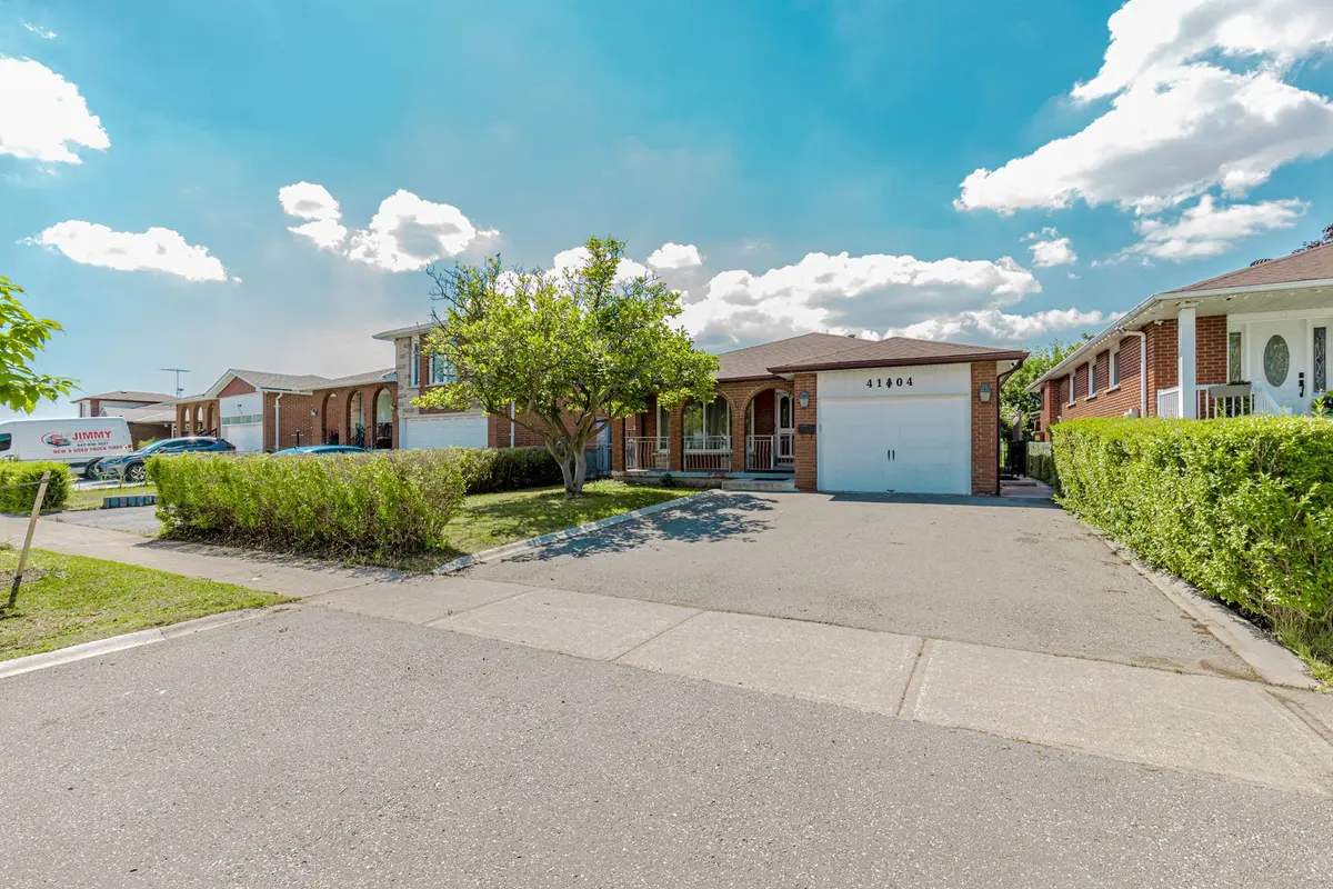 4104 Brandon Gate, Mississauga, ON L4T 3P2