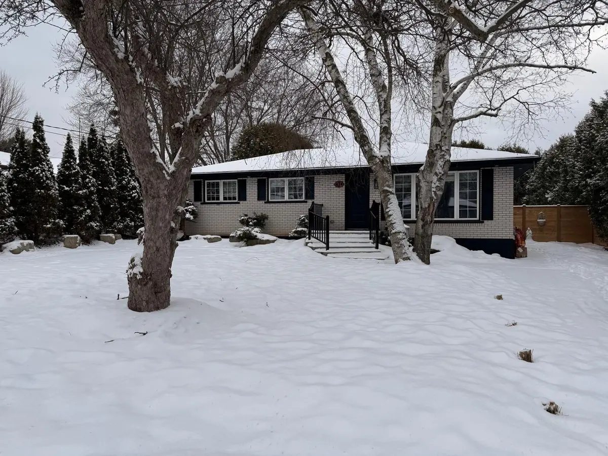 31 Varadi AVE #UPPER, Brantford, ON N3R 3N2