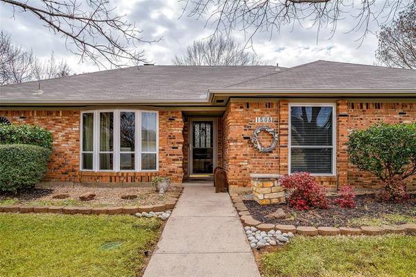 1508 Woodvale Drive,  Bedford,  TX 76021